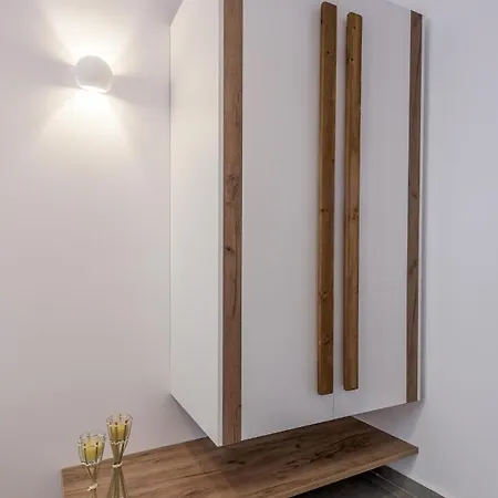 Esperanza Adamantas (Milos)