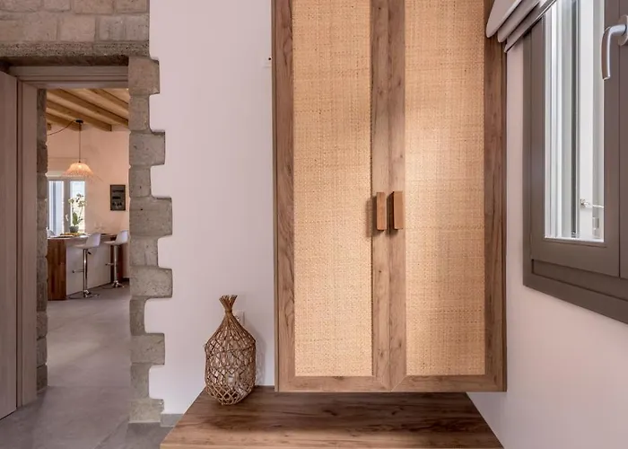 Esperanza Adamantas (Milos)