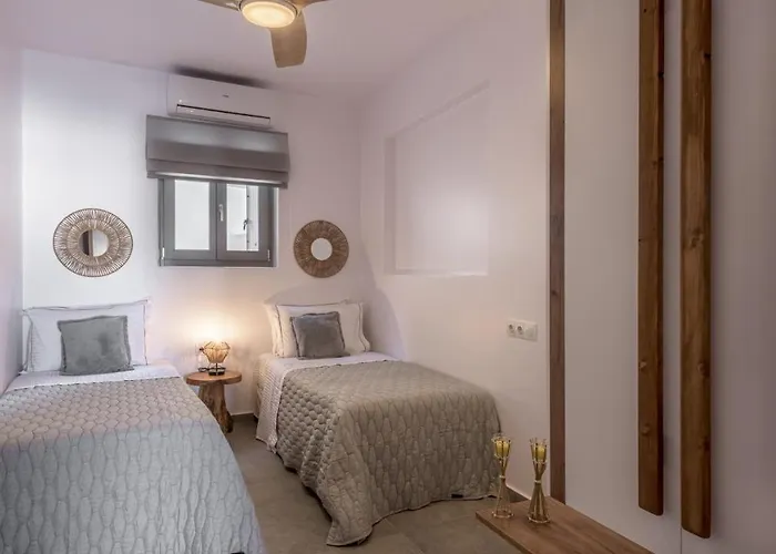 Esperanza Adamantas (Milos)